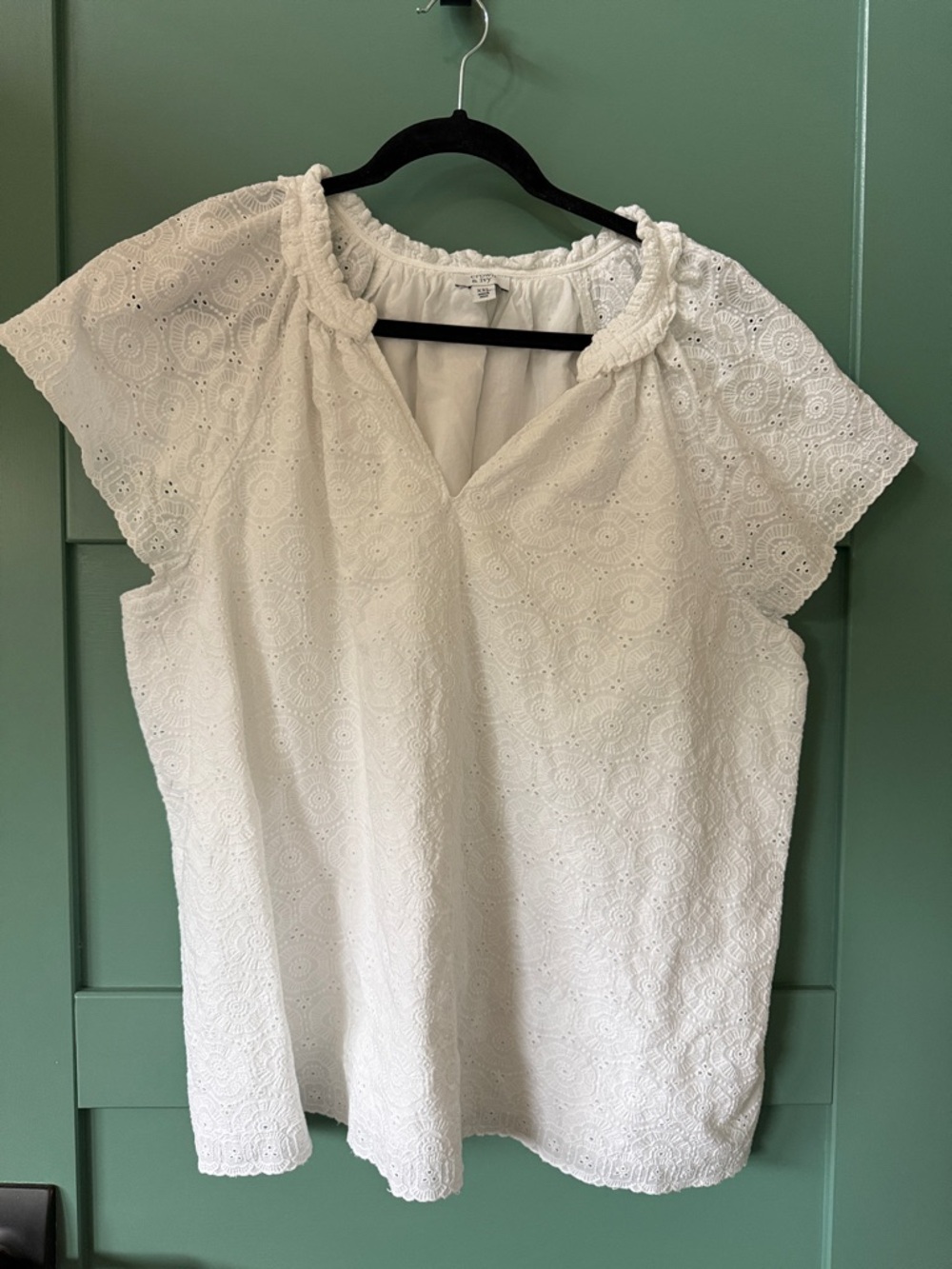 crown & ivy White Eyelet V-Neck Flutter Sleeve Blouse